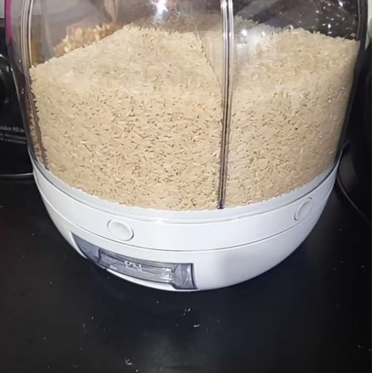 Dispenser OrganizaLar na cozinha da cliente 11