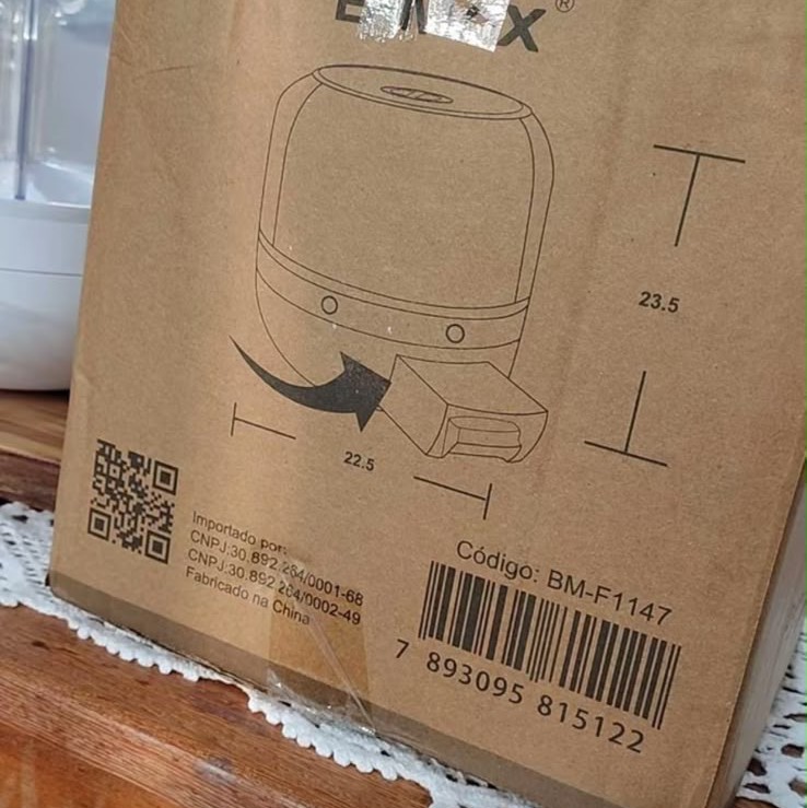 Dispenser OrganizaLar na cozinha da cliente 8